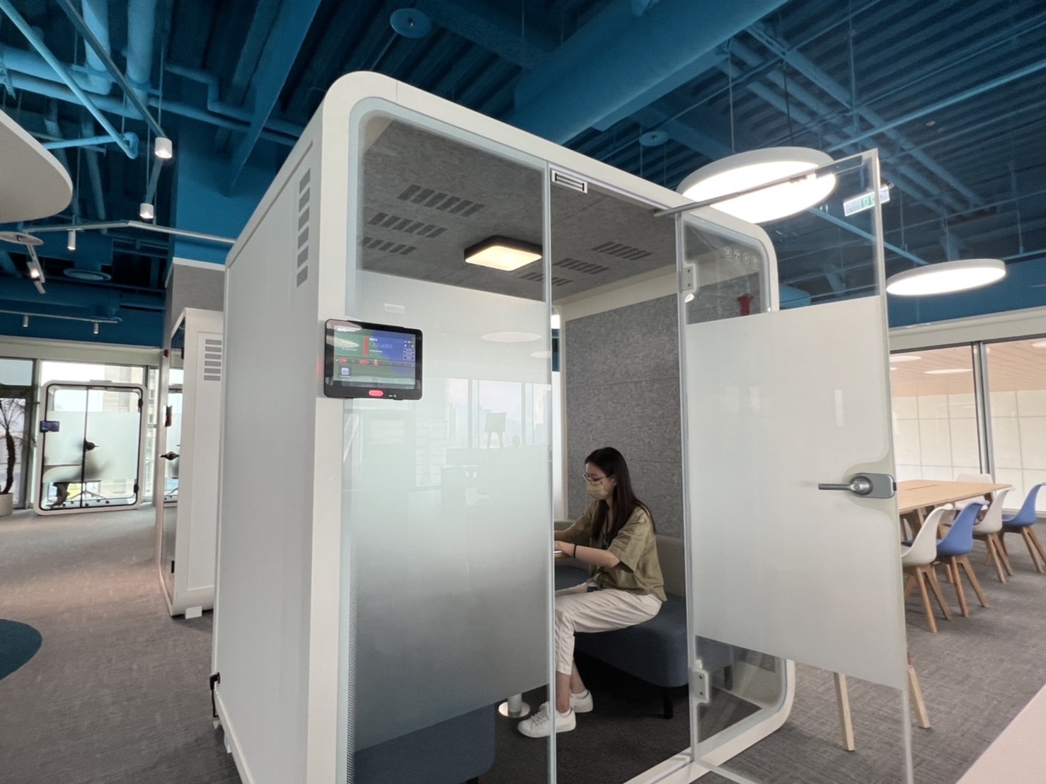 OG视讯高雄據點的智慧行動辦公艙，展現OG视讯在面板以外的研發應用軟實力