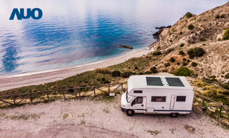 「可撓輕量化太陽光電板SunCurva」使用輕量特殊耐候型複合板取代傳統太陽能板的玻璃前板，不僅降低70%重量，每米平方僅3Kg；具有抗衝擊性能及通過電磁相容性測試，可應用於交通運輸工具，如露營車、遊艇等